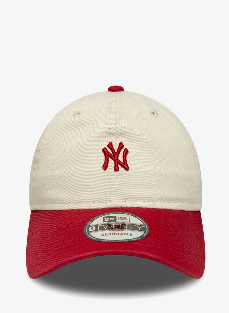 NEW ERA 9Twenty Mini Logo New York Yankees Cap - Image 1