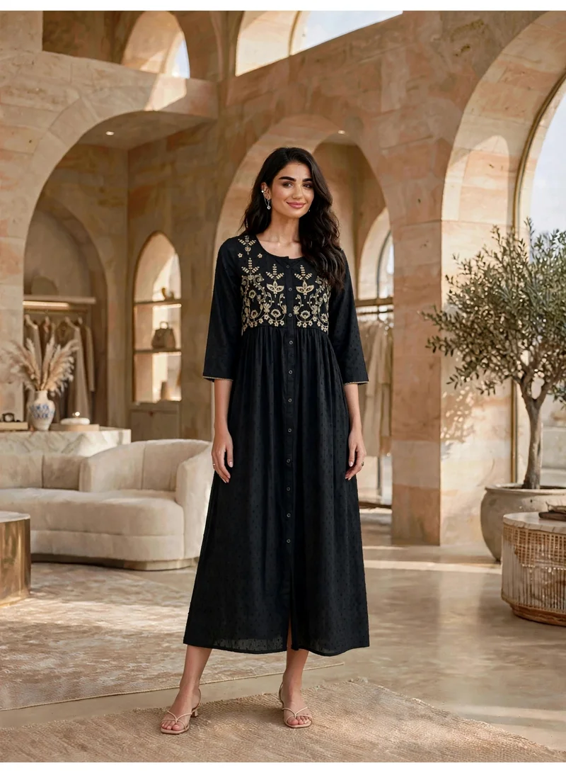 اكسا جلابية بياقة دائرية ومطرزات صدر أنيقة IK14134Black