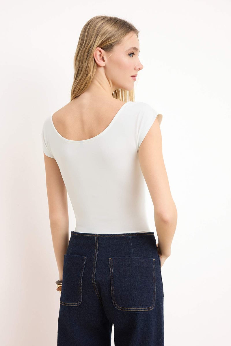 trendyol Ecru Fitted/Bodycon Boat Neck Flexible Snap Fastener Knitted Bodysuit Twoss24Bd00029 - Image 4