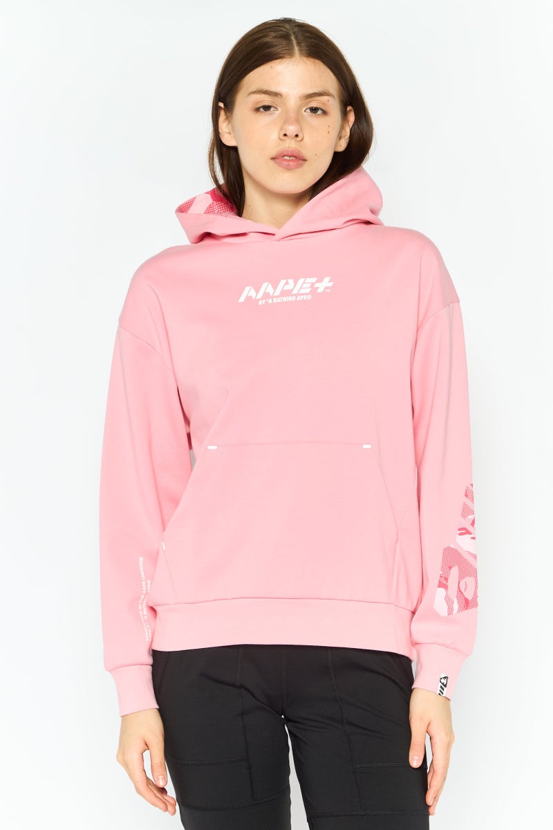 Aape By A Bathing Ape سويت شيرت نسائي بغطاء رأس وأكمام طويلة بطبعة جرافيك، وردي - Image 1