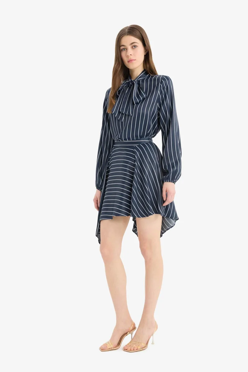 ديفاكتو Asymmetric Striped Satin High Waist Skirt