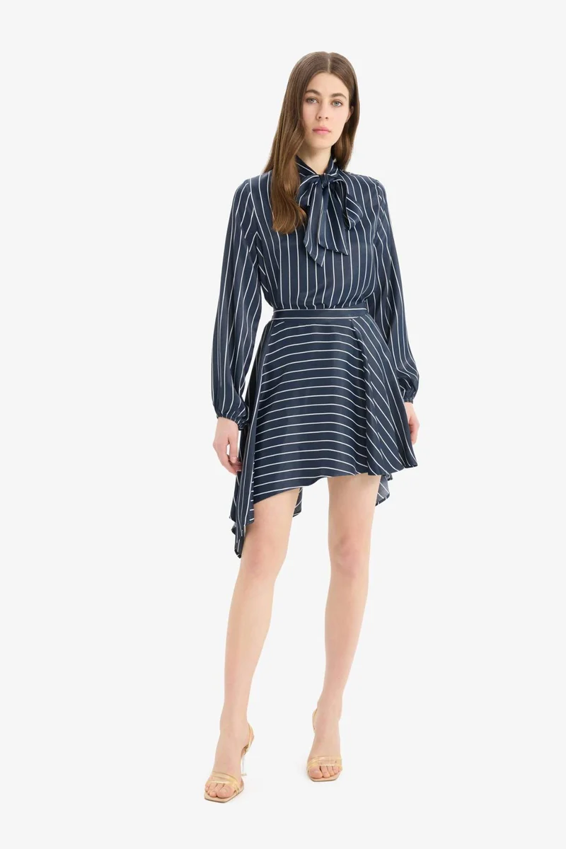 ديفاكتو Asymmetric Striped Satin High Waist Skirt
