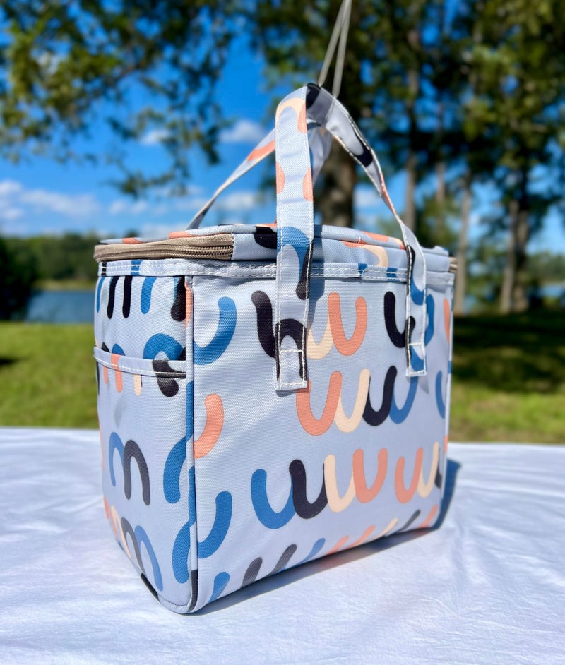Kwang Min Floral Insulated Lunch Bag for Women,Reusable Lunch Box,Large Cooler for Office,Picnic Outdoors,Premium Quality Waterproof Fabric,Ideal Gift for Outdoors and work (Beige Strawberry) - Image 4