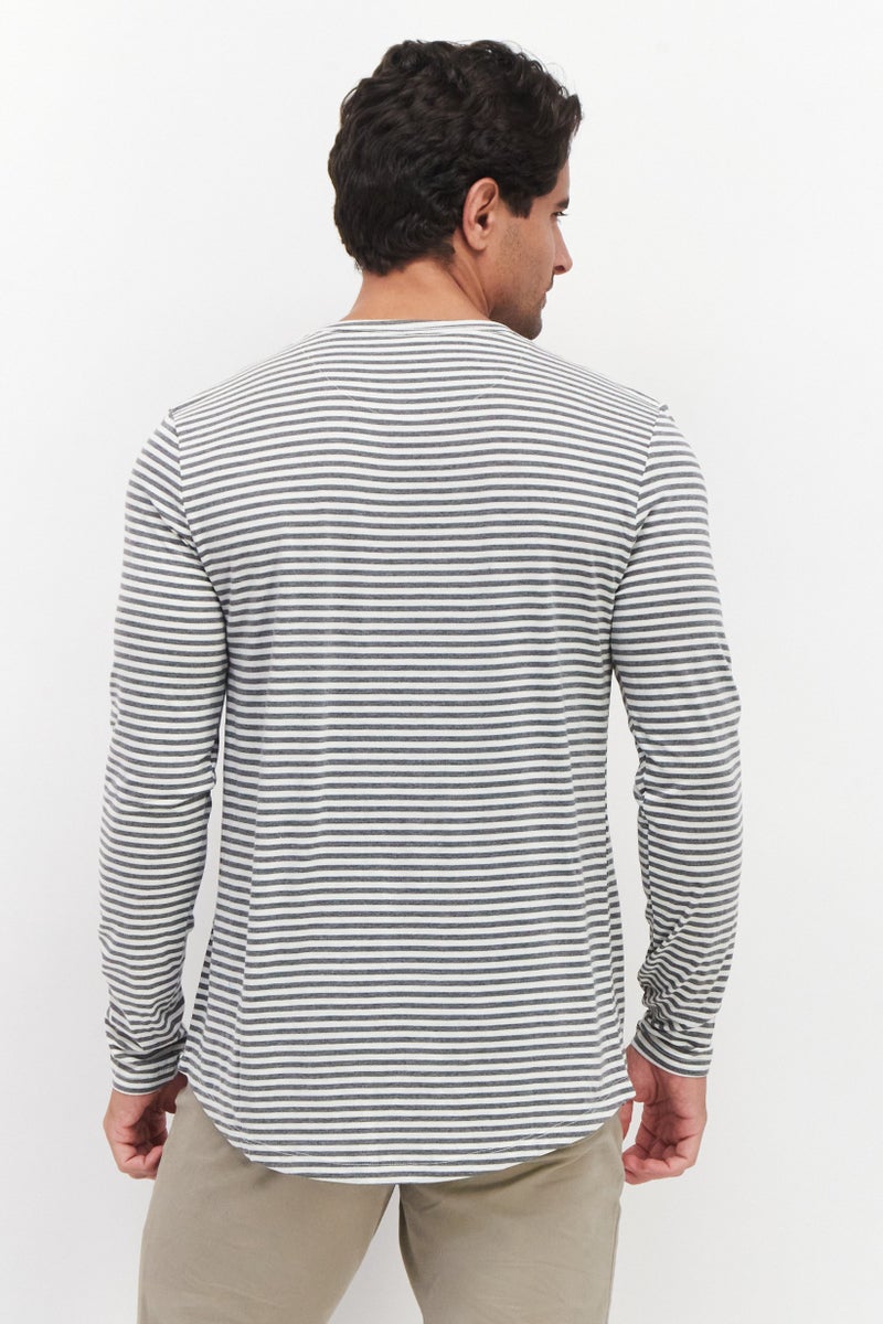 Project Essentials تي شيرت رجالي بأكمام طويلة وياقة دائرية، مخطط، رمادي - Image 3