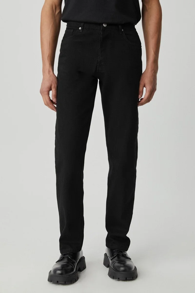 جريميلانج Men's Regular Fit Relaxed Cut Thick Textured Wash Effect Magic Denim Black Jeans