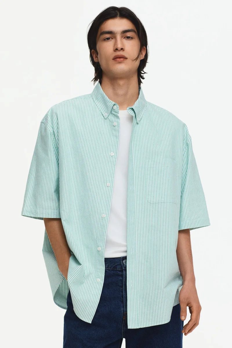 اتش اند ام قميص أكسفورد بقصّة مريحة وبأكمام قصيرة