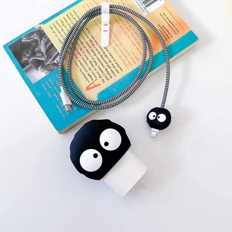 INEFABLE غطاء واقي لشاحن مع نمط ثلاثي الأبعاد لطيف لشاحن آيفون فقط 18 واط و 20 واط، واقي كابل بيانات لحفظ الكابل - مجموعة من 1 (شبح أسود) - Image 3