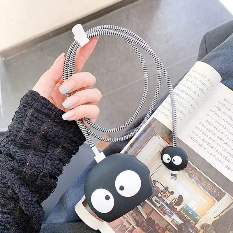 INEFABLE غطاء واقي لشاحن مع نمط ثلاثي الأبعاد لطيف لشاحن آيفون فقط 18 واط و 20 واط، واقي كابل بيانات لحفظ الكابل - مجموعة من 1 (شبح أسود) - Image 5