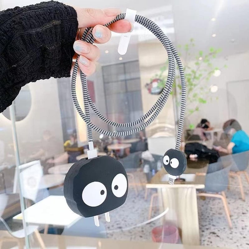 INEFABLE غطاء واقي لشاحن مع نمط ثلاثي الأبعاد لطيف لشاحن آيفون فقط 18 واط و 20 واط، واقي كابل بيانات لحفظ الكابل - مجموعة من 1 (شبح أسود) - Image 2