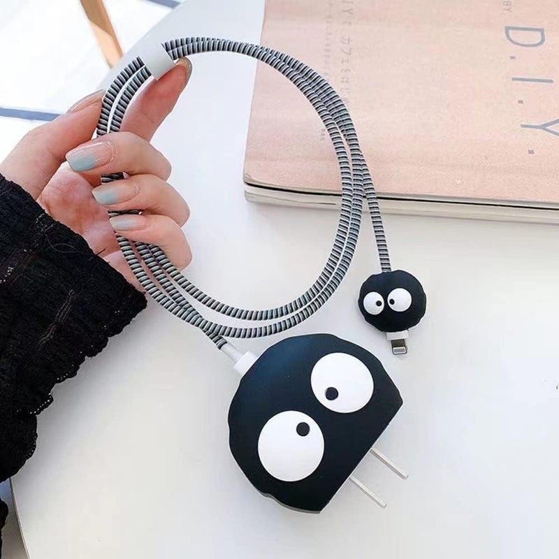 INEFABLE غطاء واقي لشاحن مع نمط ثلاثي الأبعاد لطيف لشاحن آيفون فقط 18 واط و 20 واط، واقي كابل بيانات لحفظ الكابل - مجموعة من 1 (شبح أسود) - Image 4