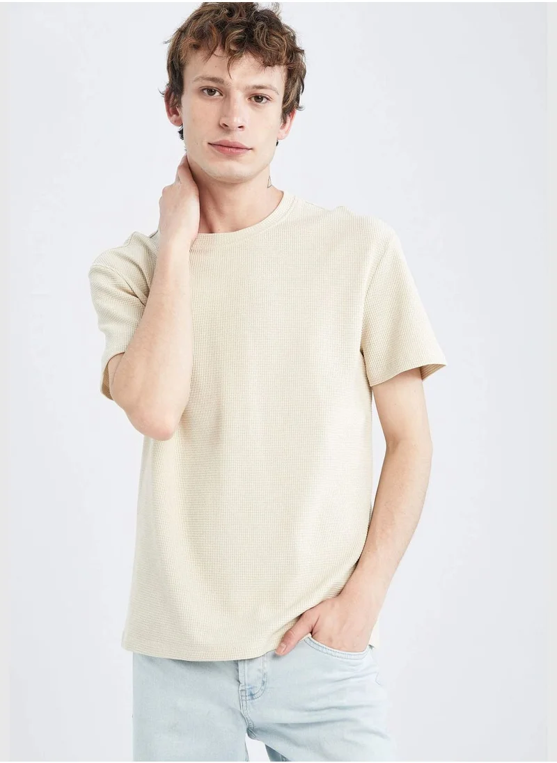 ديفاكتو Regular Fit Short Sleeve T-Shirt