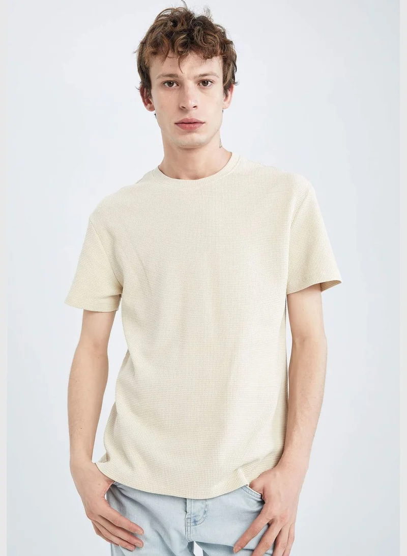 ديفاكتو Regular Fit Short Sleeve T-Shirt