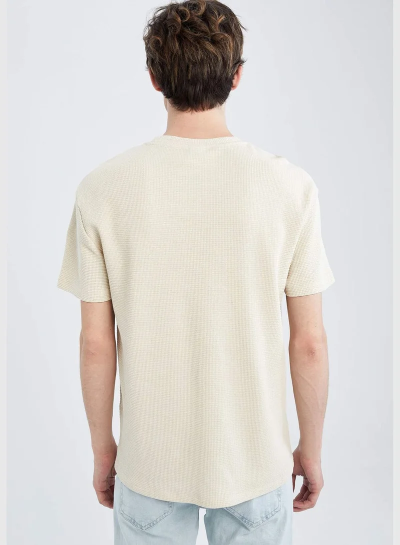 ديفاكتو Regular Fit Short Sleeve T-Shirt