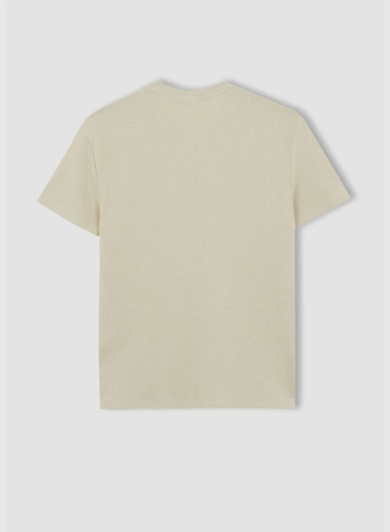 ديفاكتو Regular Fit Short Sleeve T-Shirt