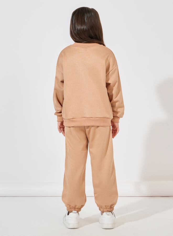 Styli Embossed Print Drop Shoulder Sweatshirt and Jogger Set - Image 4