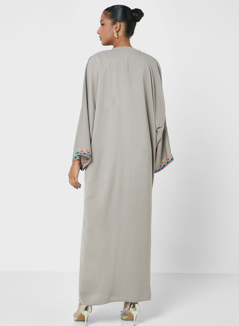 آرا عباية مطرزة بأكمام واسعة - Image 2