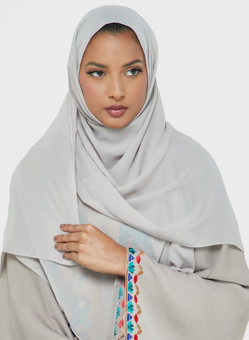 آرا عباية مطرزة بأكمام واسعة - Image 4