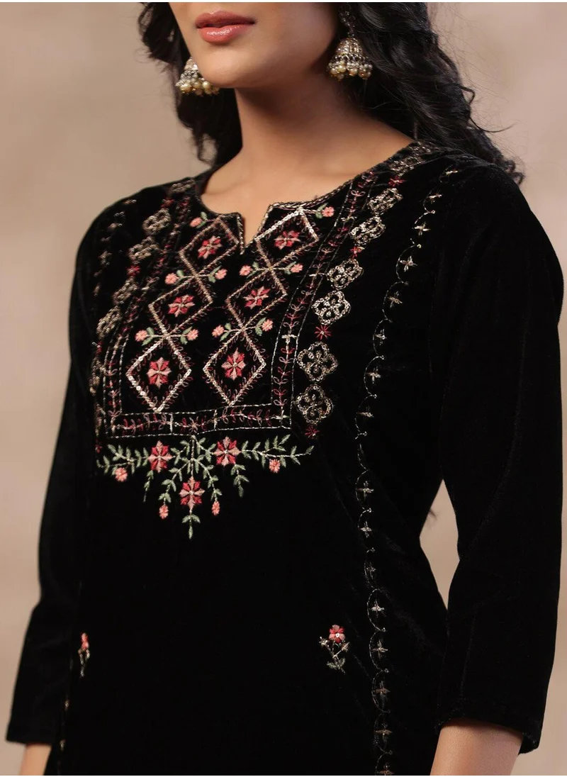 آي شين Women's Ethnic VELVET BLACK STRAIGHT Kurta Set with Dupatta