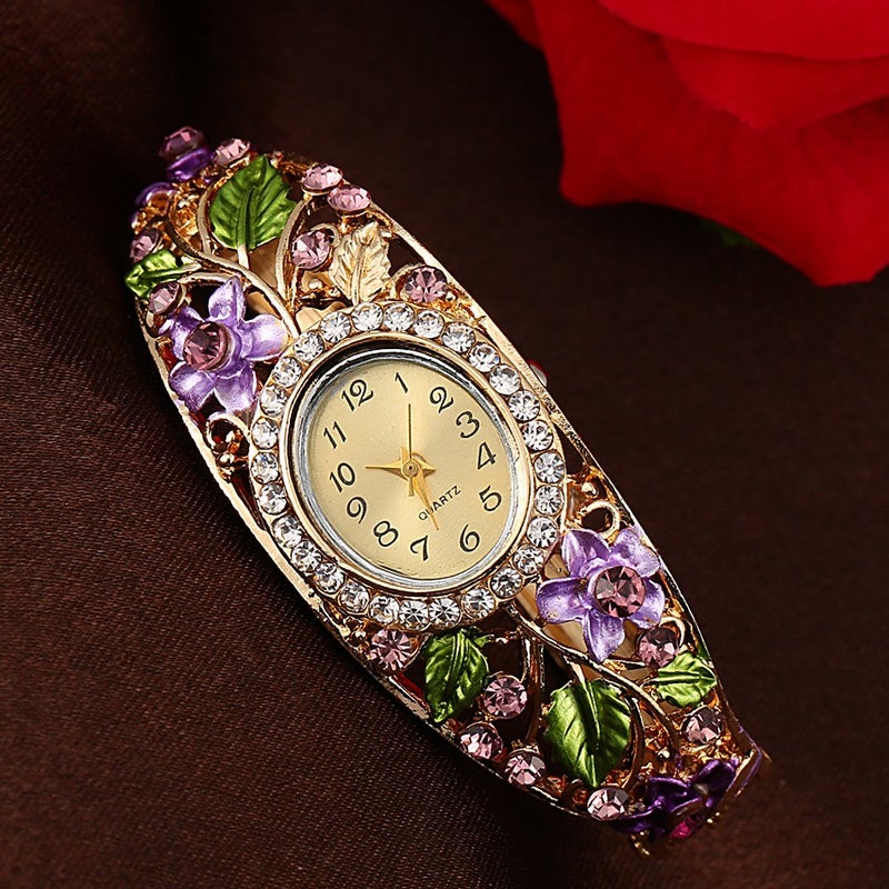 Women’s watch, Hong Kong‑style fashion timepiece, versatile international‑trade design, petite and niche high‑end bracelet watch, minimalist yet luxurious.