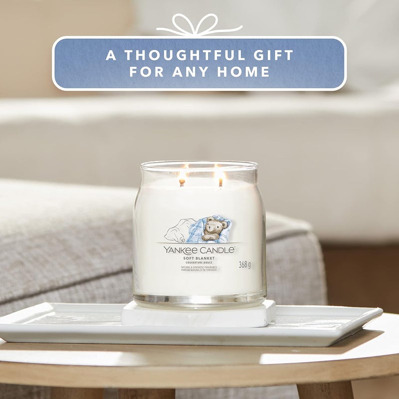 YANKEE CANDLE شمعة جرة معطرة بتوقيع - 368غ | بطانية ناعمة - شمعة معطرة | شمعة ذات فتيلين - Image 5