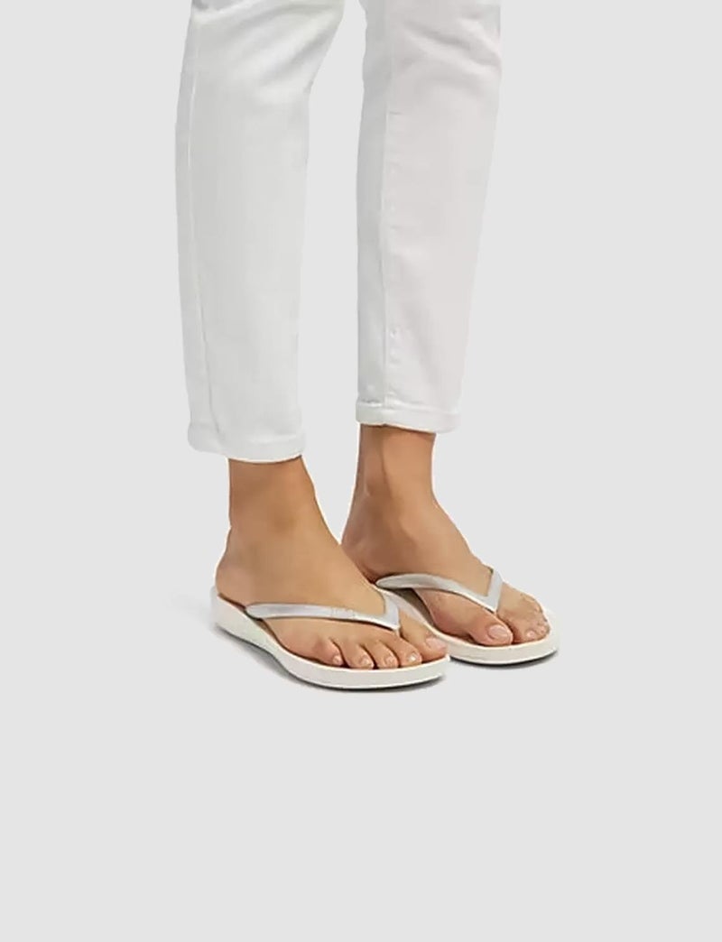 FitFlop Iqushıon Ergonomic E54 Silver Women's Flip Flops - Image 2