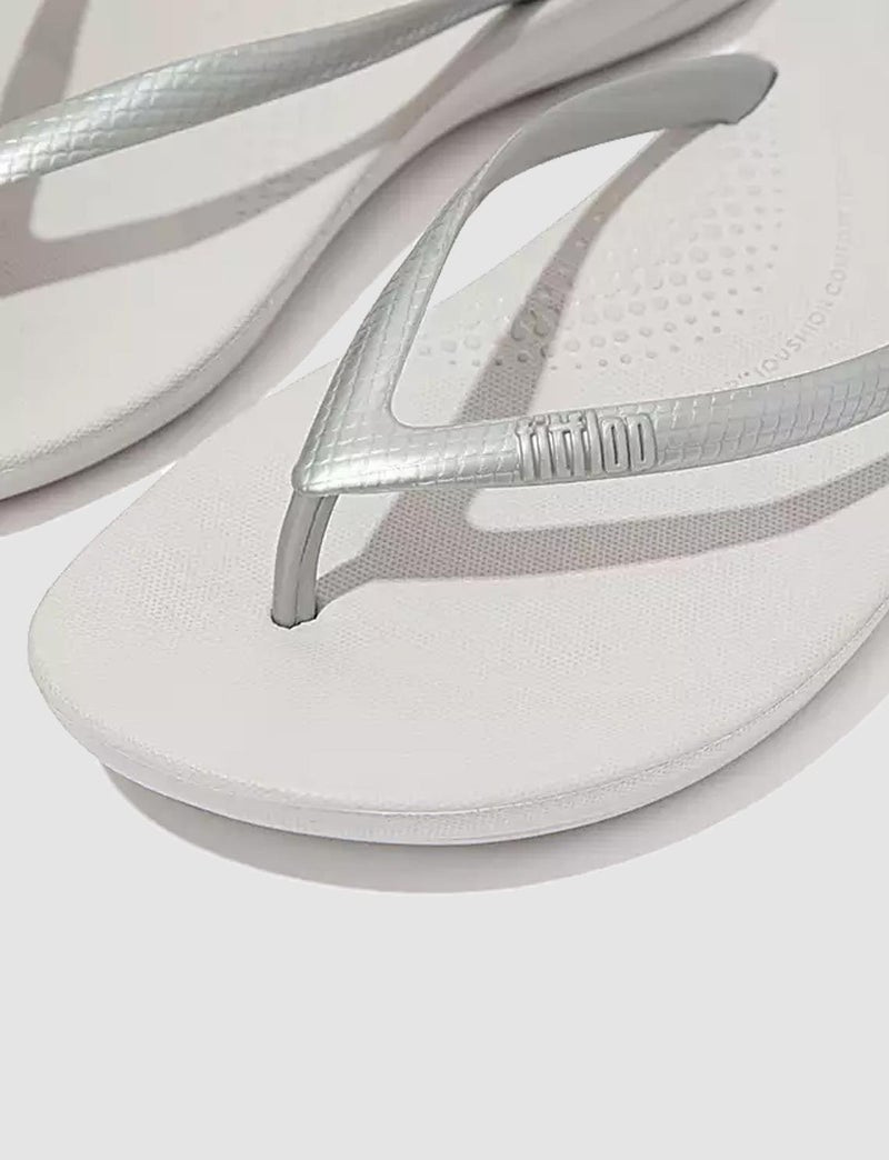 FitFlop Iqushıon Ergonomic E54 Silver Women's Flip Flops - Image 3