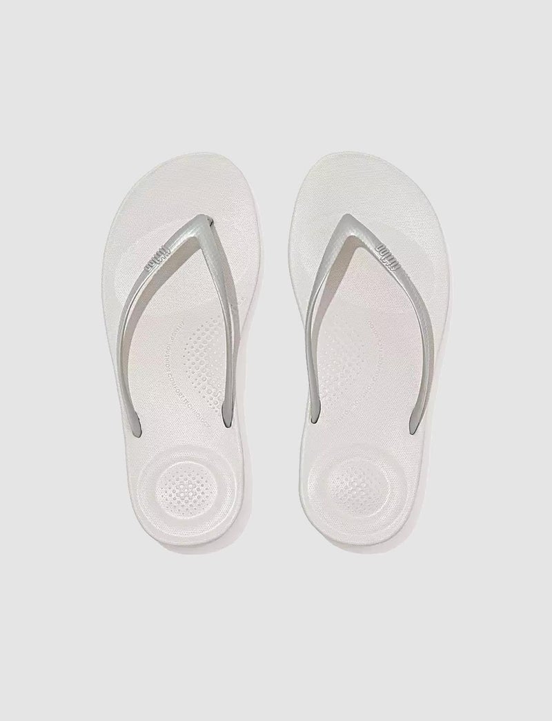 FitFlop Iqushıon Ergonomic E54 Silver Women's Flip Flops - Image 4