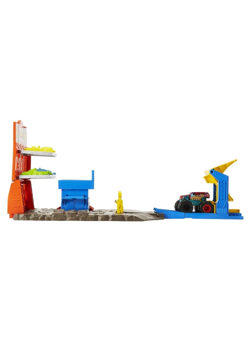 Hot Wheels® Monster Trucks Blast Station Playset – Demo Derby Truck with 3 Crushable Cars -Multicolor - Image 4
