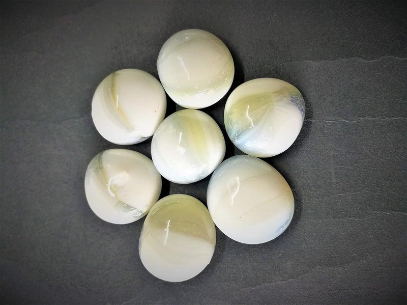 OMI Glass Pebbles Pure White Snow White Opaque Round Shaped 400g Approx 50 Pieces - Image 1