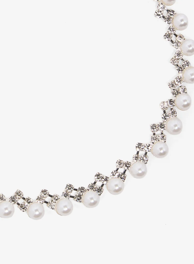 ايلا ليمتد اديشن طقم قلادة وأقراط فضية مزينة بالكريستال والماس