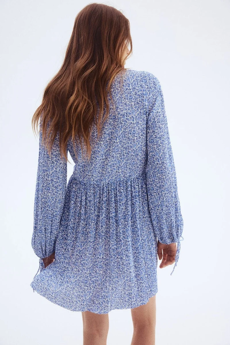 اتش اند ام فستان مزين بكسرات بليسيه