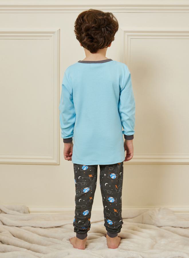 ستايلي طقم تي شيرت وبنطلون بيجامة بطبعة جرافيك - Image 4