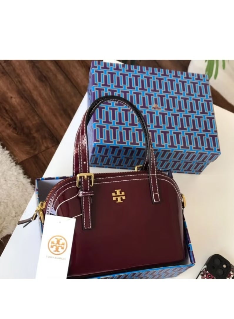 حقيبة نسائية أنيقة وبسيطة