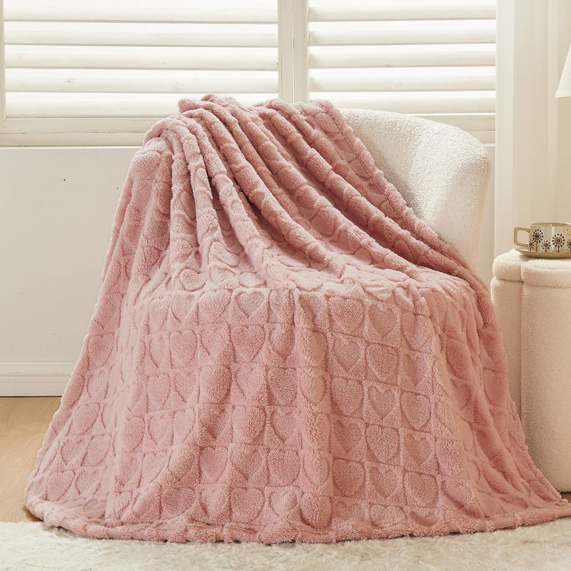NEWCOSPLAY Super Soft Throw Blanket Dusty Pink Love Premium Silky Flannel Fleece 3D Heart Checkered Lightweight Bed Blanket All Season Use Dusty Pink Love Throw50x70