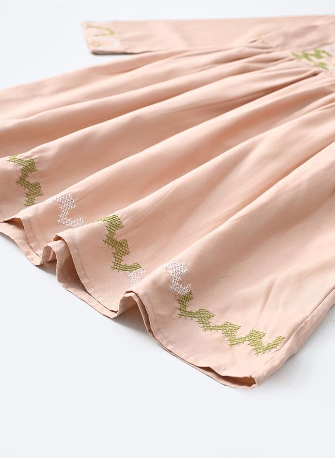 بيلا مودا فستان قطن مطرز بأكمام 3/4 من بيلا مودا بياقة وأزرار أمامية - Image 5