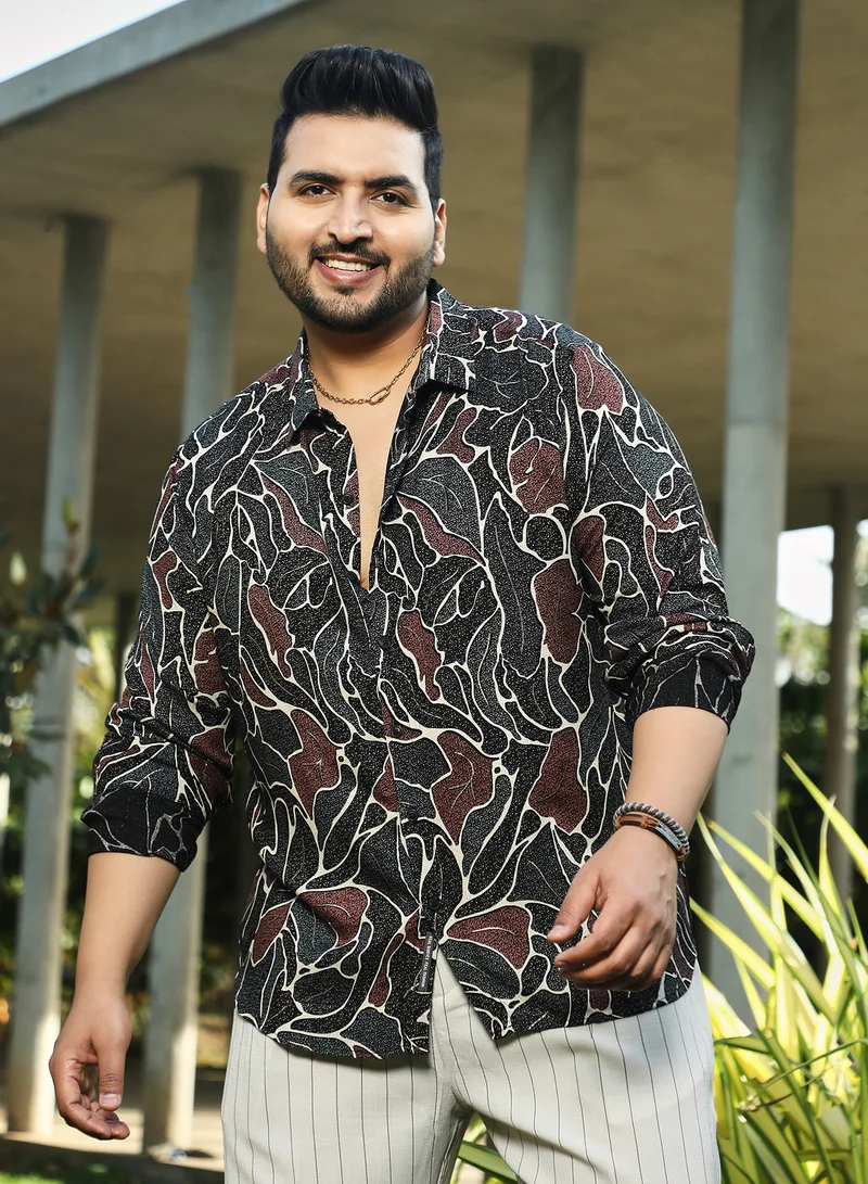 انستافاب بلس قميص رجالي مقاس بلس بنقوش أوراق الشجر باللونين الأسود والبني بياقة عريضة وأكمام طويلة بأزرار للإغلاق ومقاس مريح للارتداء اليومي
