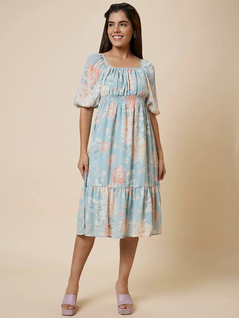 جلو باص فستان نسائي أخضر مطبوع بقصة واسعة