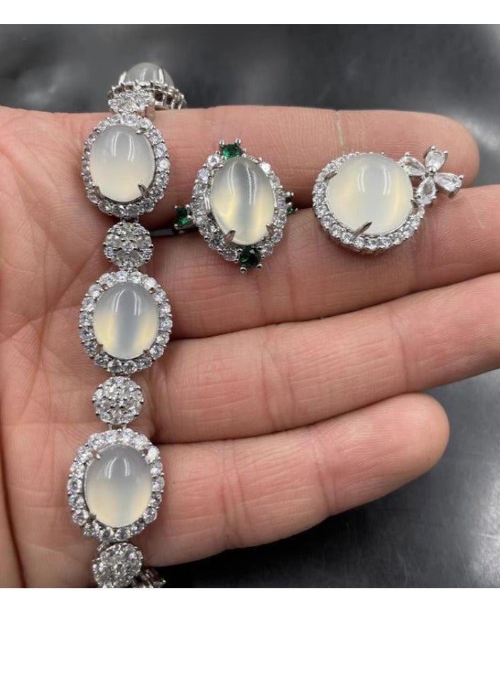 Women's Exquisite High-End Atmospheric Bracelet  - Image 5