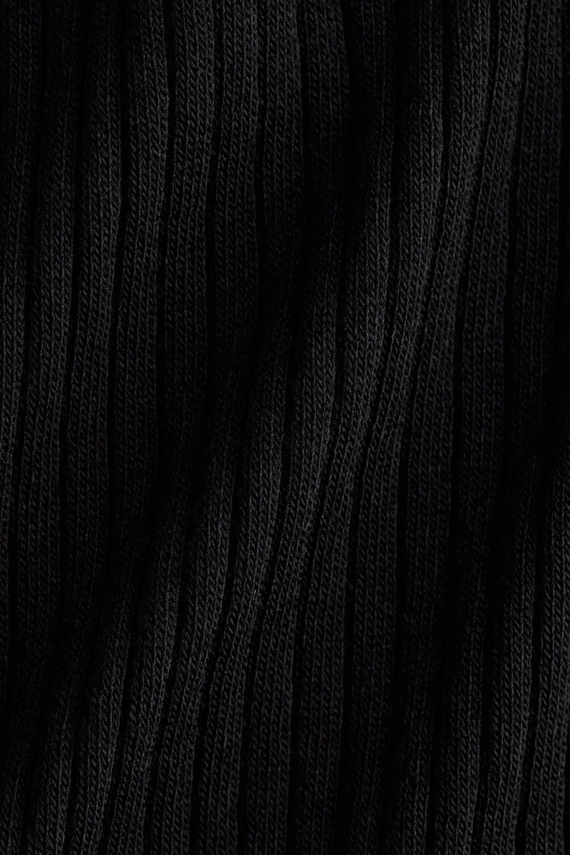 اتش اند ام فستان محبوك بمرونة مع أطراف دانتيل