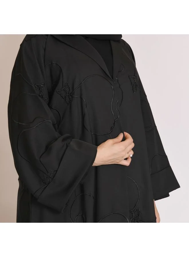 عبايات حوراء عباية ربع كلوش باللون الاسود بكلر وكم واسع بتطريز مزين بفصوص