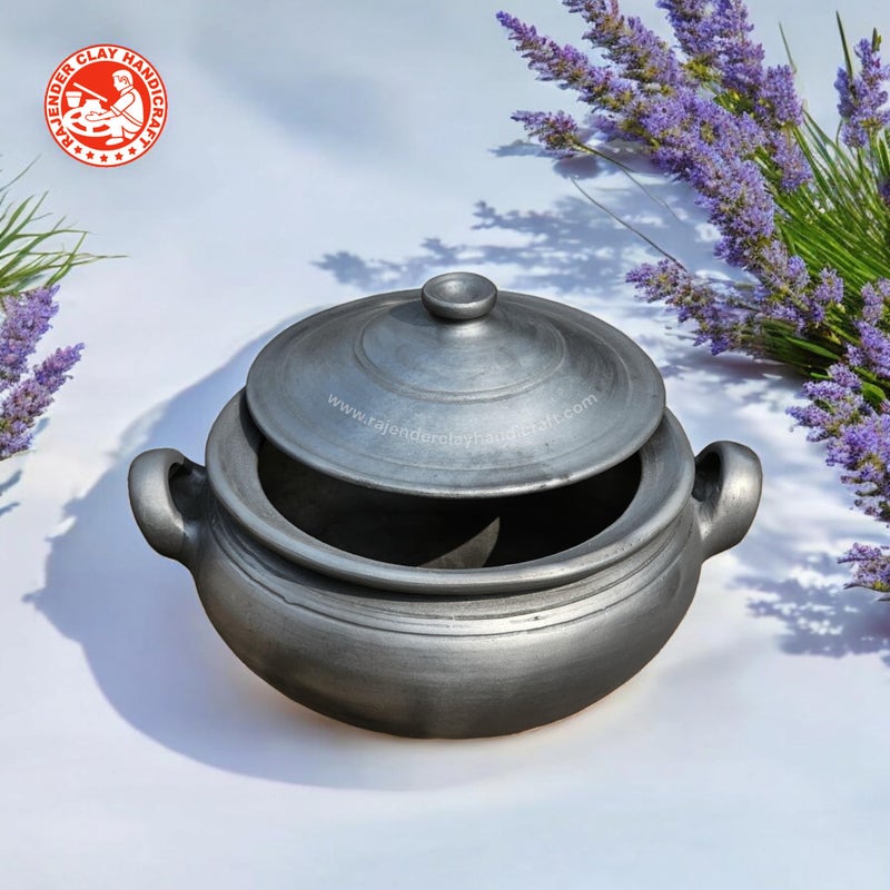 RAJENDER CLAY HANDICRAFT قدر ميتى أسود 4 لتر من راجيندر للحرف اليدوية الطينية للأسر من 6-7 أفراد، وعاء طهي طيني مصنوع يدويًا، صحي وصديق للبيئة لنكهات هندية أصيلة - Image 5