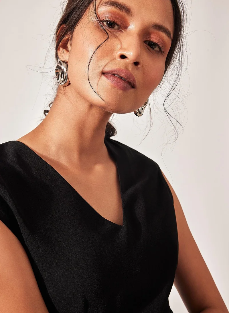 ذا ليبل لايف Black Front Slit Sheath Dress