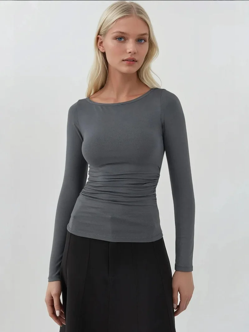 هيكاب بلوزة ضيقة بأكمام طويلة من مجموعة بوسم