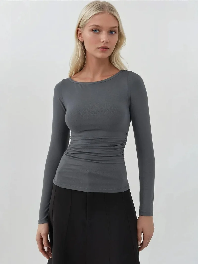 هيكاب بلوزة ضيقة بأكمام طويلة من مجموعة بوسم