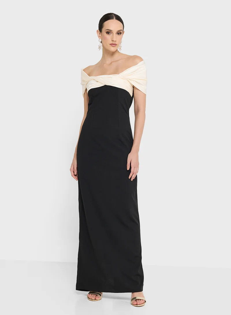 نمشي x Contrast Toned Off Shoulder Dress