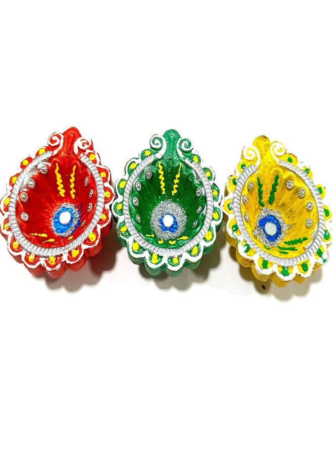 مجموعة من ستة مصابيح ديا بتصميم تقليدي. تُستخدم هذه المصابيح الملونة في عيد ديوالي منذ قرون. مصابيح ديا طينية ملونة خاصة بعيد ديوالي، تُعدّ زينة مثالية لغرفة الصلاة في المعبد ولجميع الأعياد مثل ديوالي. - Image 4