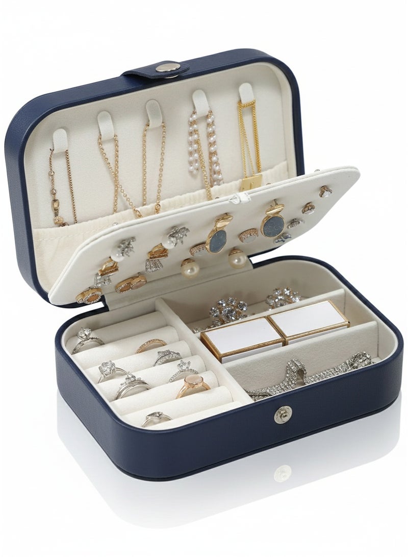 تانجبلب علبة مجوهرات سفر من الجلد الصناعي PU للنساء والبنات، منظم مجوهرات محمول بتصميم طبقتين مع فواصل قابلة للتعديل لترتيب الخواتم والأقراط والقلادات والأساور، صندوق تخزين مضاد للخدش ببطانة مخملية وخطافات للقلادات وجيب لحمايتها من التشابك، حجم صغير وخفيف مناسب للحقيبة والسفر والهدايا