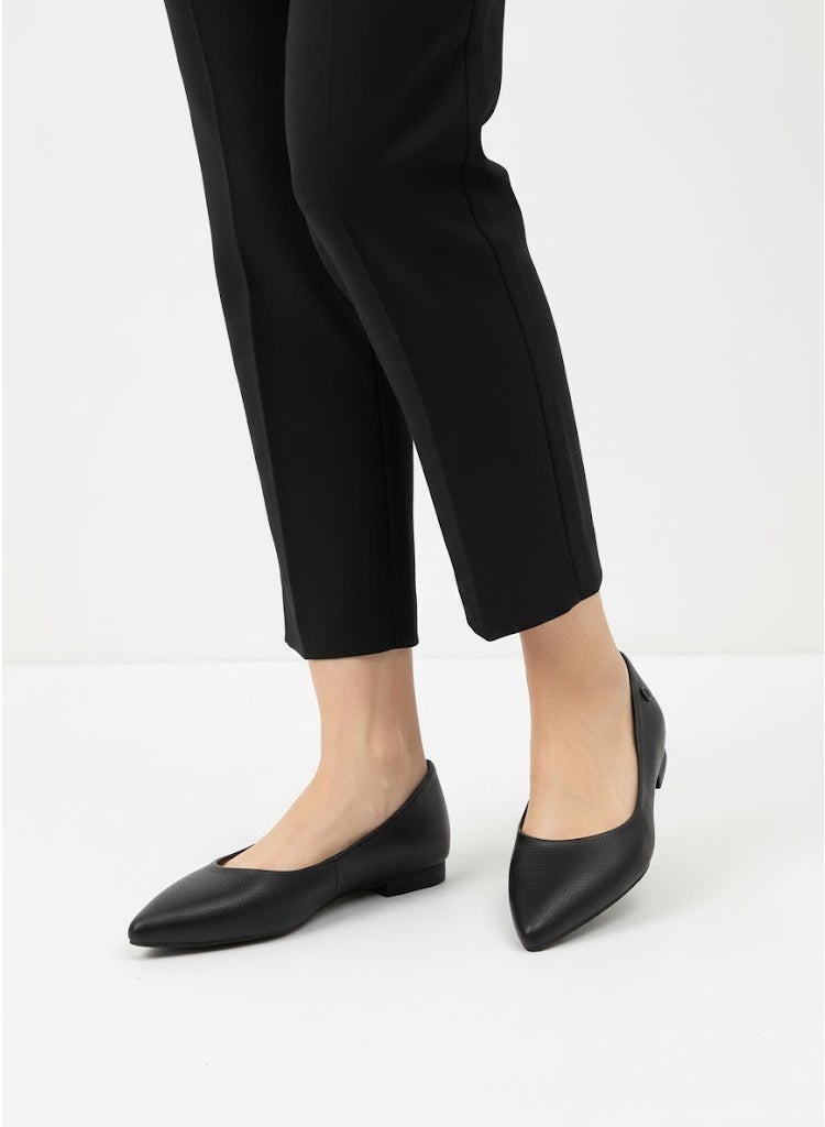 حذاء نسائي مسطح مريح – تصميم أنيق للاستخدام اليومي - Image 1