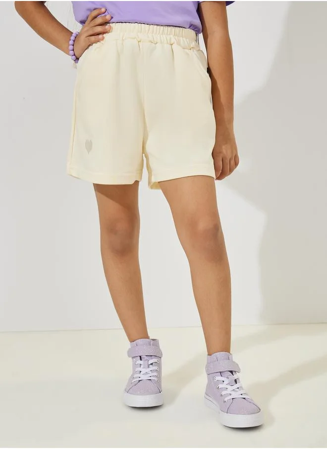 ستايلي Heart Embroidery Detail Shorts