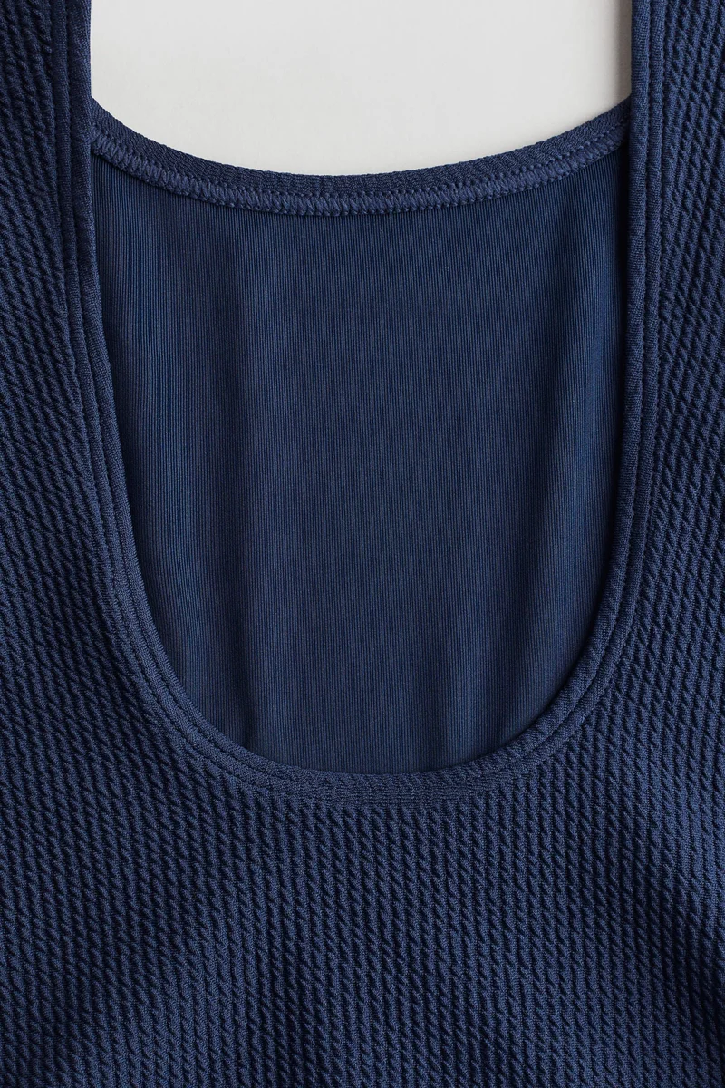 اتش اند ام ملابس سباحة بنسيج مرن